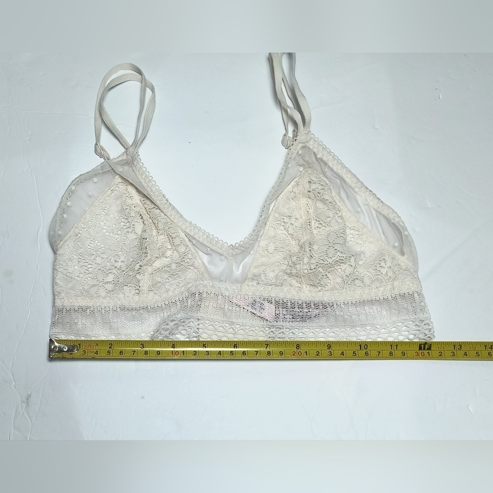 Victoria's Secret Elegant Lace Feminine Cream Colored Wireless Bralette M. - Picture 3 of 7